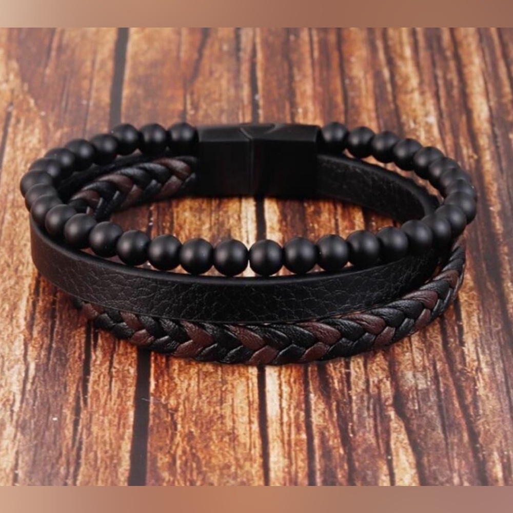Multi-layered Buckle Wristband w/ Magnetic Clasp